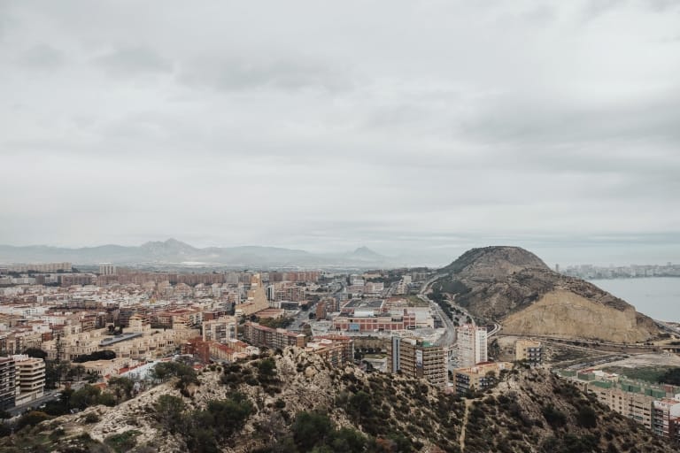 Exploring Alicante and traveling consciously