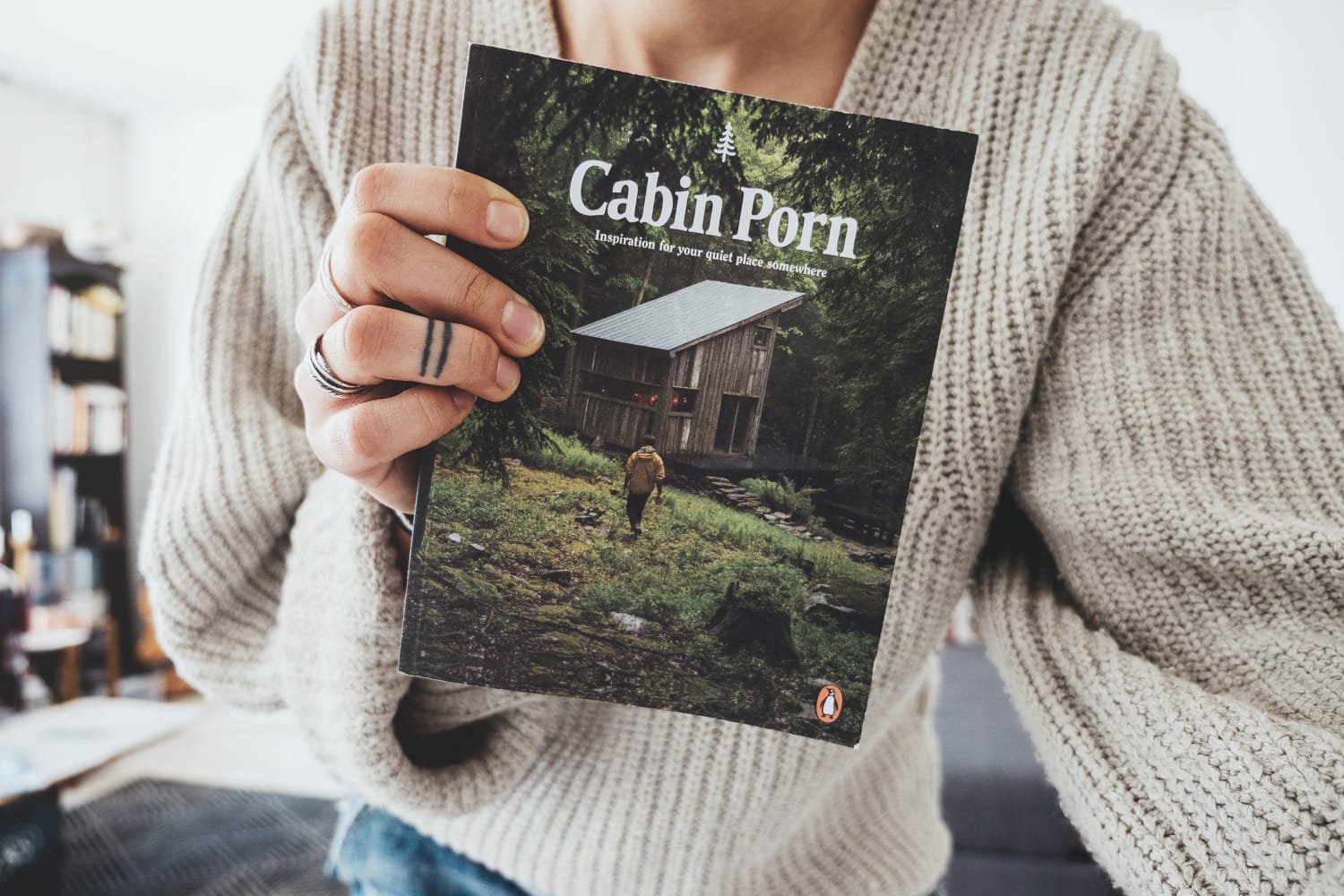 Book review Cabin Porn Photo © Rania Rönntoft | Northbound Journeys | www.northboundjourneys.com